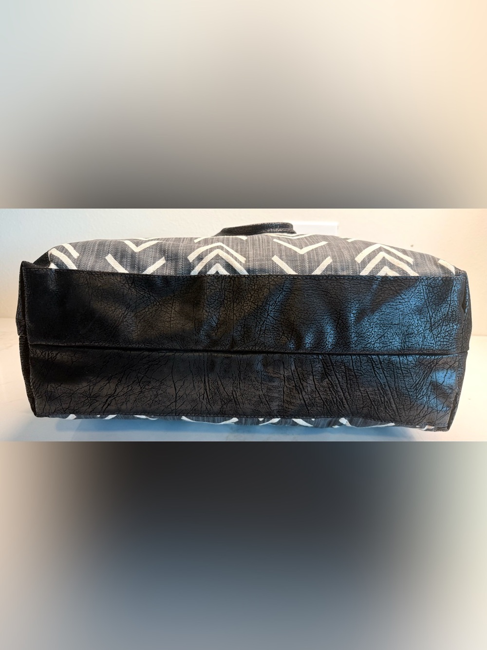 Rebekah Scott Elizabeth Weekender Travel Bag Black Spearhead & Silence Lining - Picture 10 of 10